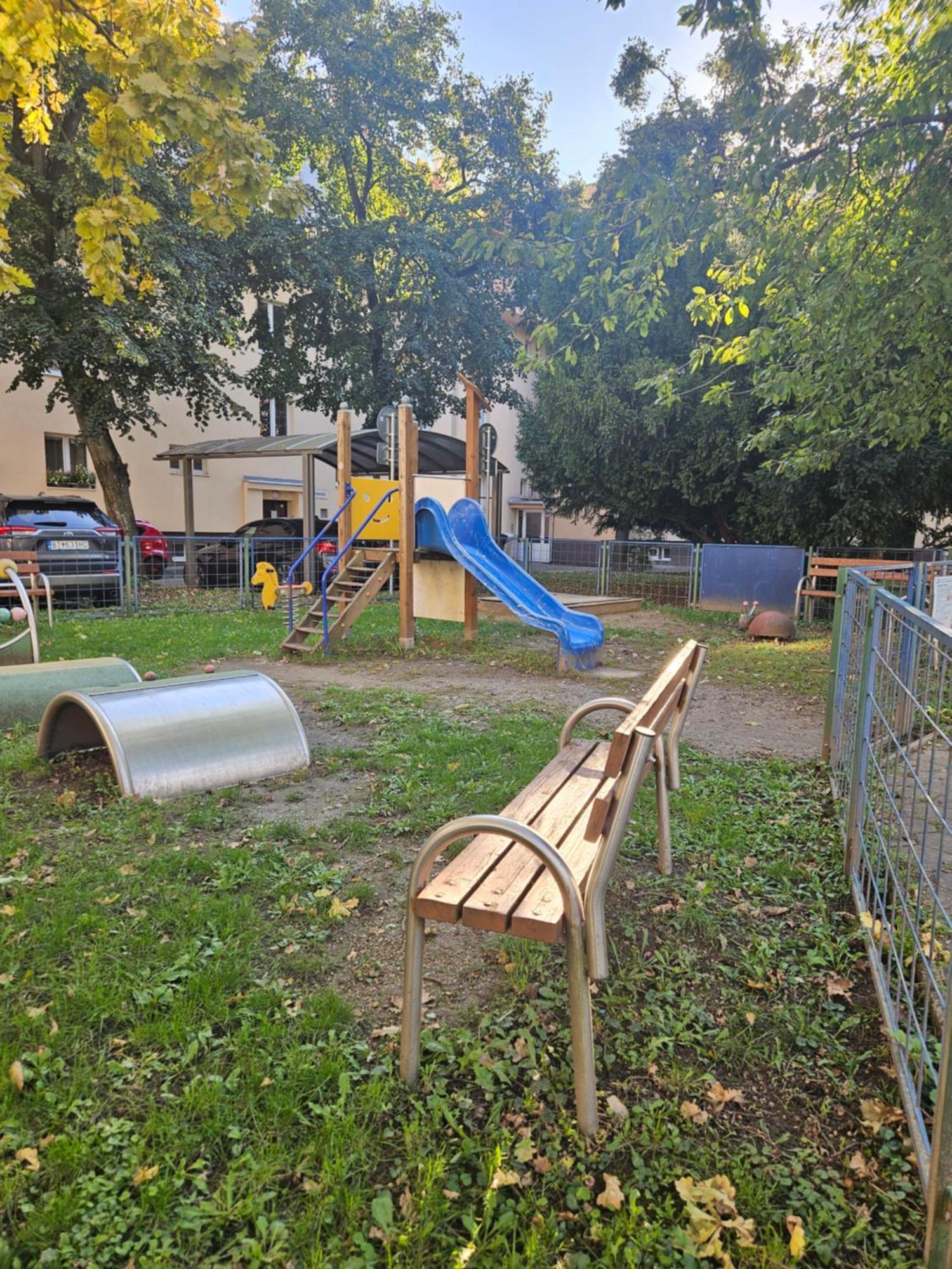 Luxusny Apartman Pri Nemocnici Caşonia Exterior foto